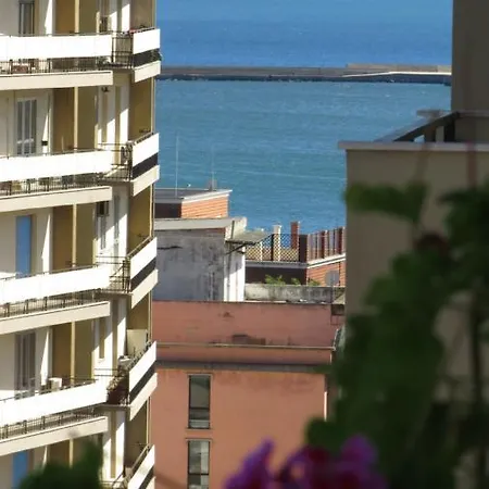 Luna Rossa بيت ضيافة كالياري
